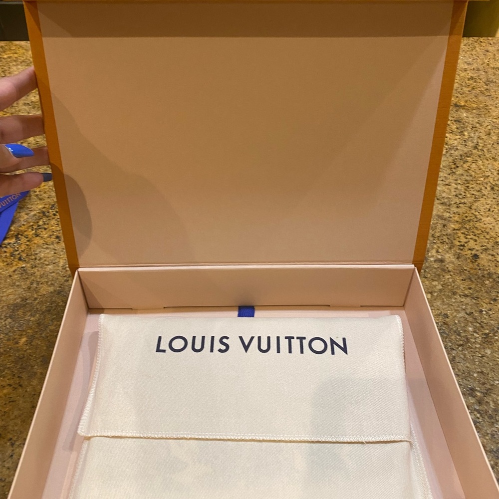 NWT Authentic LV Comic Notebook Cover - Picture 5 of 7